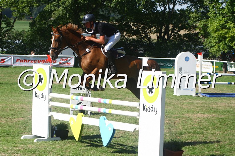 308M2510_Frau Stude_Springpf L.JPG